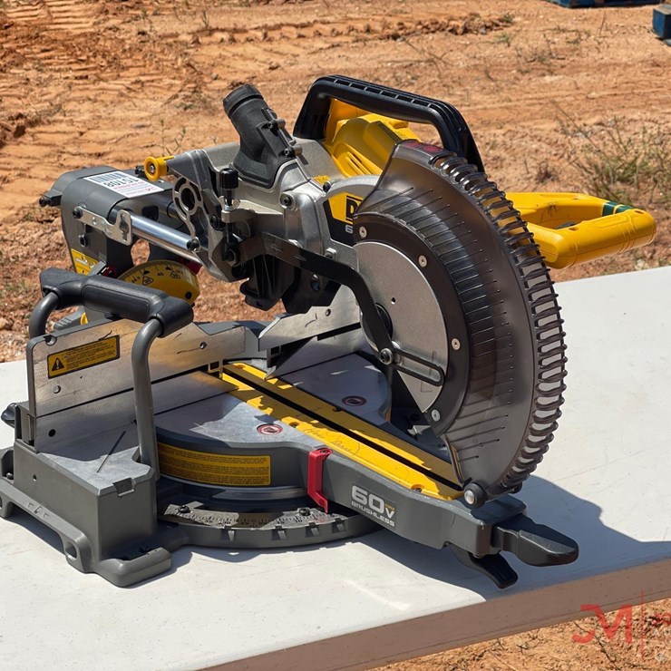 DEWALT BATTERY POWERED MITER SAW