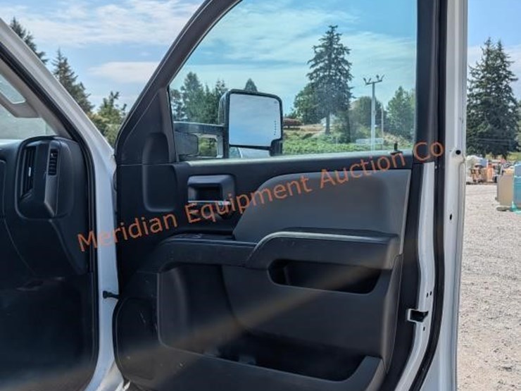 2017-chevrolet-silverado-3500-image-21