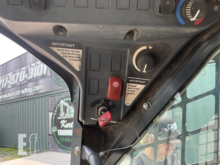 2015-deere-323e-image-15
