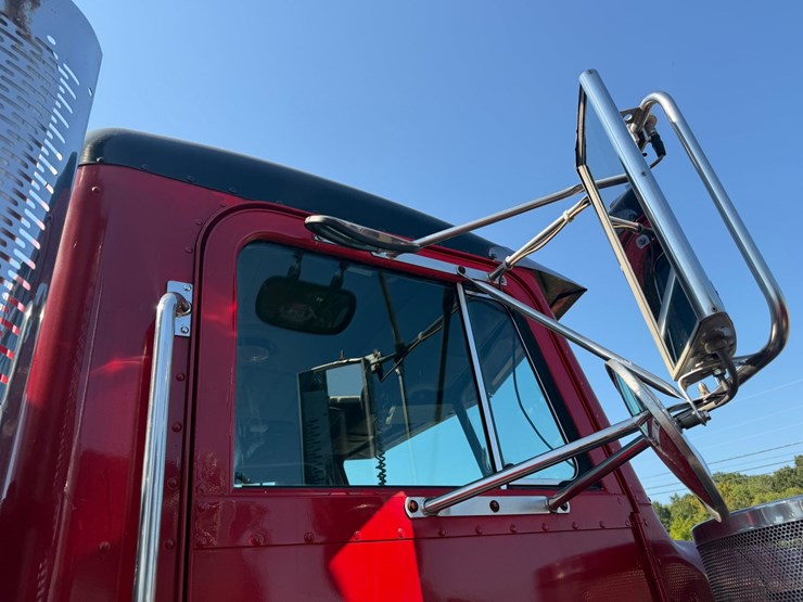 1997-peterbilt-378-image-46