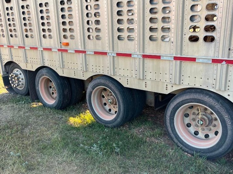2012-wilson-livestock-trailer-image-4