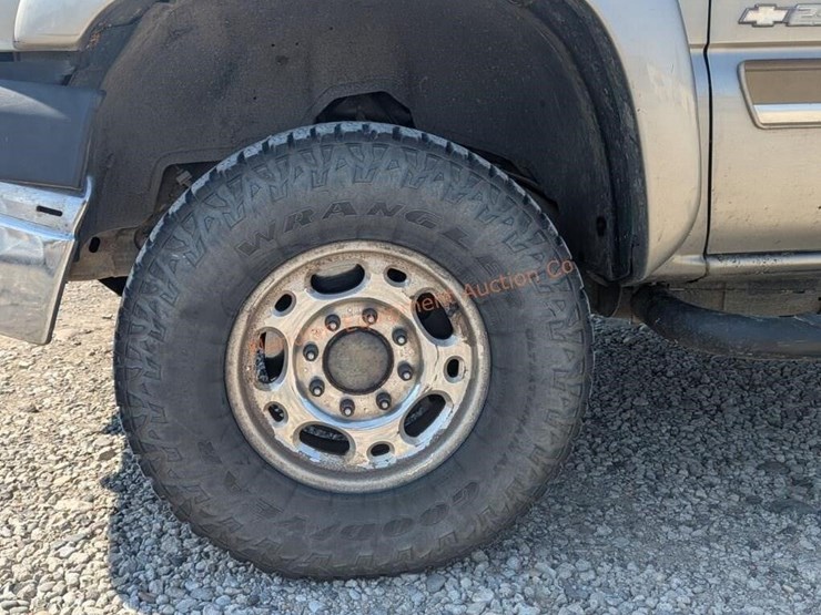2003-chevrolet-silverado-2500hd-image-13