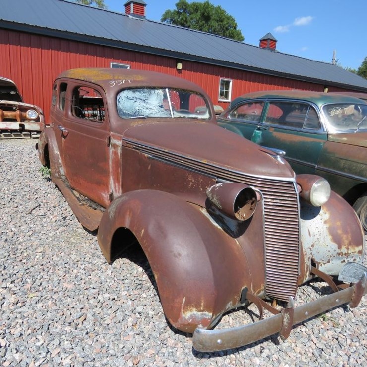 1937 Studebaker Dictator 4dr Sedan