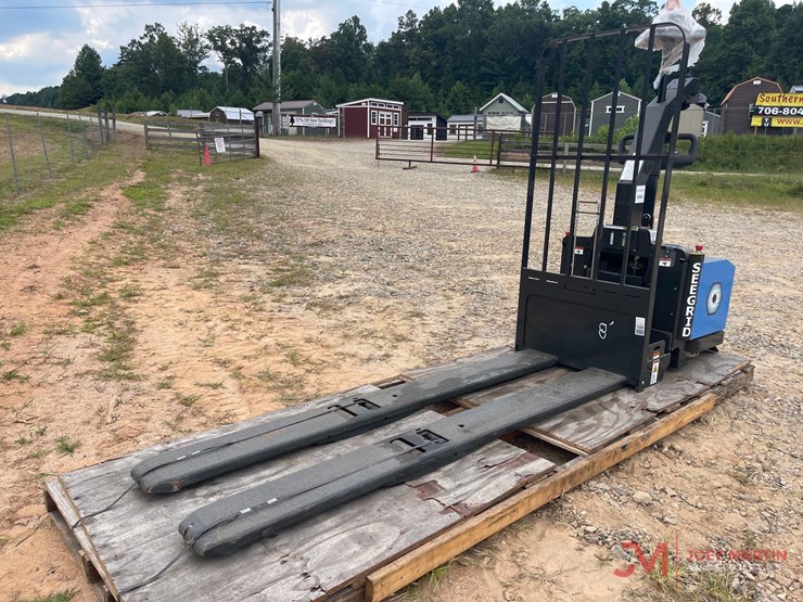 seegrid-590017-electric-pallet-jack-image-3