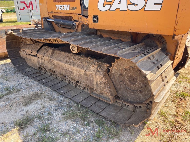 2018-case-750m-lgp-image-10