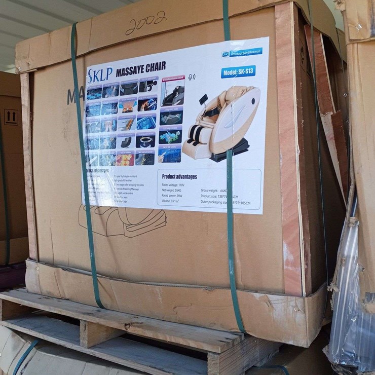 UNUSED SKLP MASSAGE CHAIR