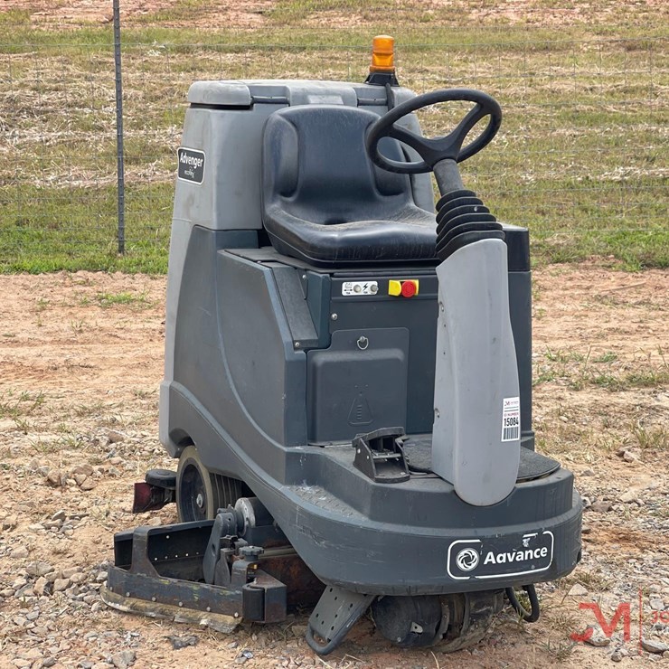 ADVANCE AVENGER X2805C ELECTRIC FLOOR CLEANER