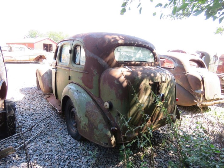 1937-plymouth-sedan-image-4