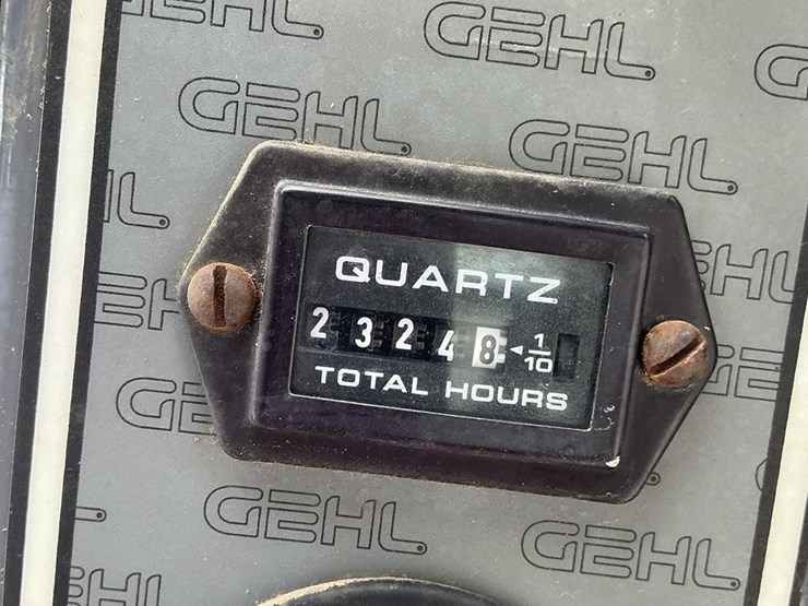 2008-gehl-7810-image-13