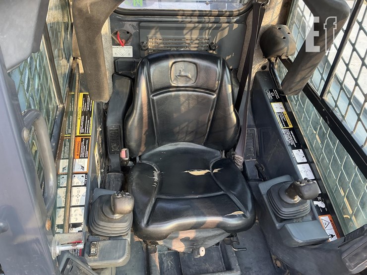 2014-deere-323e-image-14