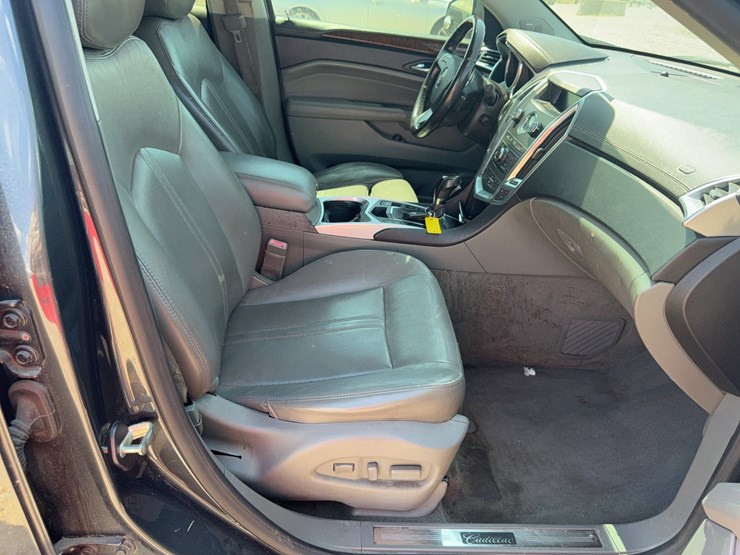 2012-cadillac-srx-image-24