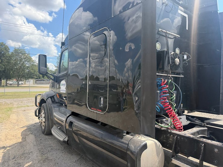 2016-peterbilt-579-image-32