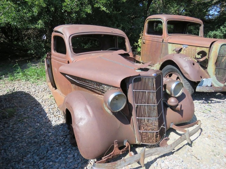 1935-cut-down-ford-sedan-image-2