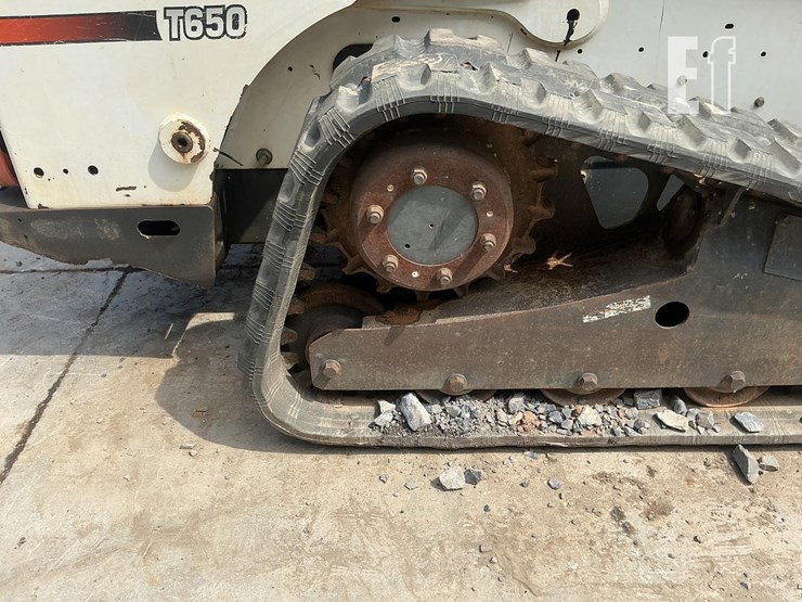 2010-bobcat-t650-image-10