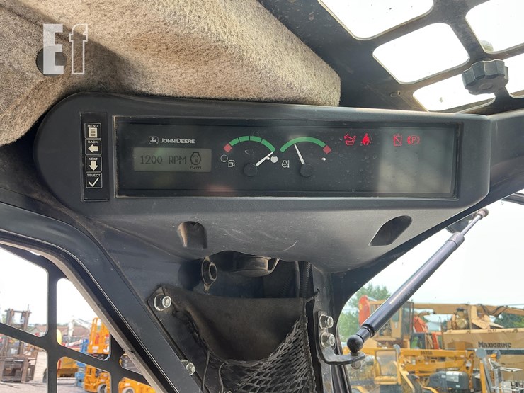 2015-deere-323e-image-16