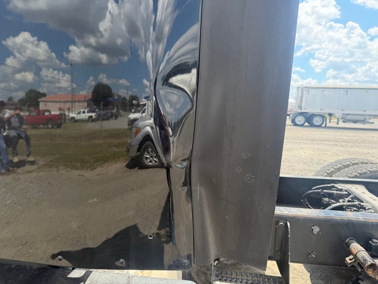 2016-peterbilt-579-image-34