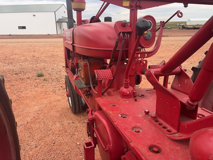 farmall-h-tractor-image-16