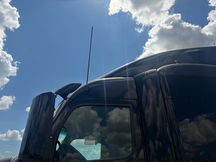 2016-peterbilt-579-image-37