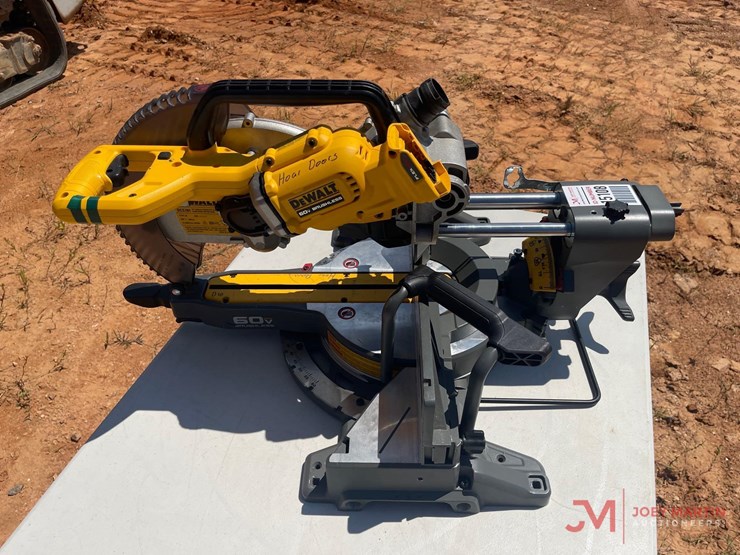dewalt-battery-powered-miter-saw-image-6