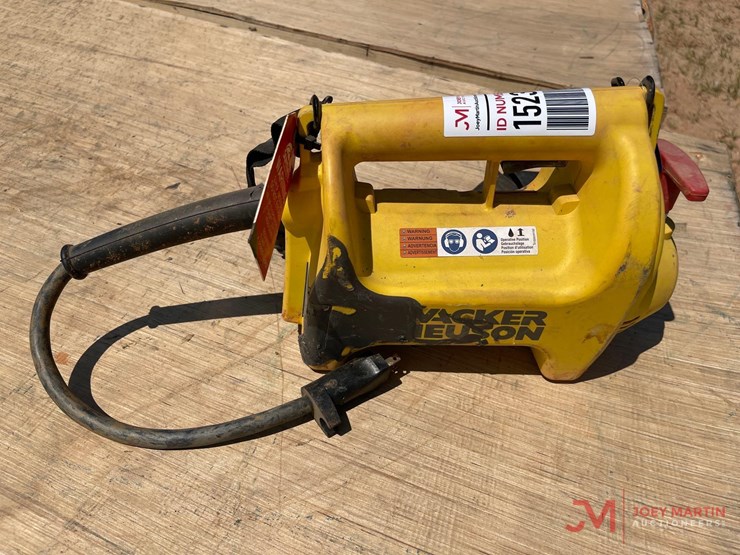 2-hp-concrete-vibrator-with-shoulder-strap-image-2