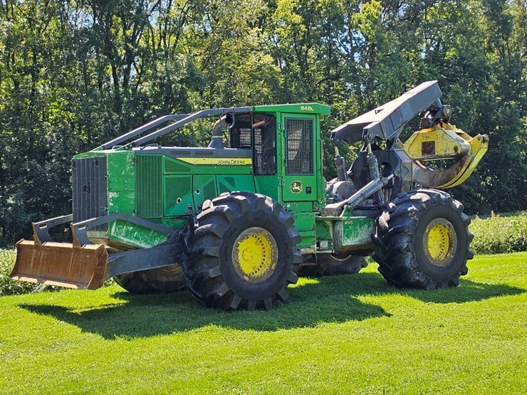 2016-deere-848l-image-3