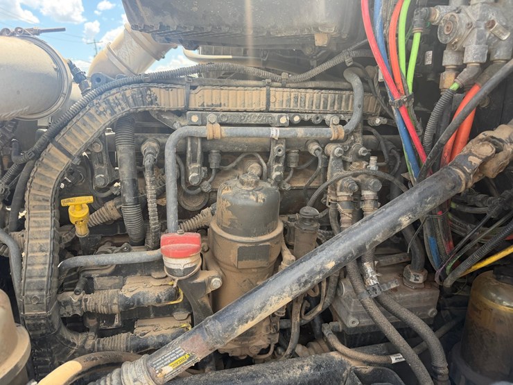 2016-peterbilt-579-image-60