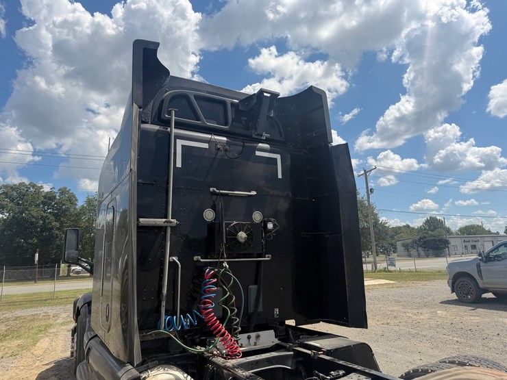 2016-peterbilt-579-image-30