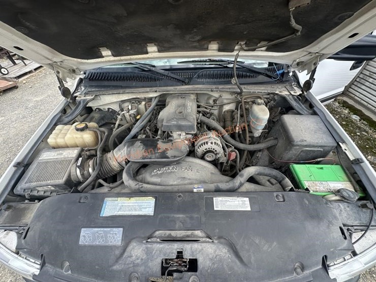 2000-chevrolet-k2500-image-26