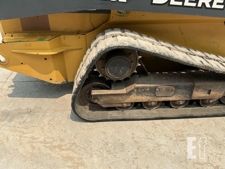 2015-deere-323e-image-10