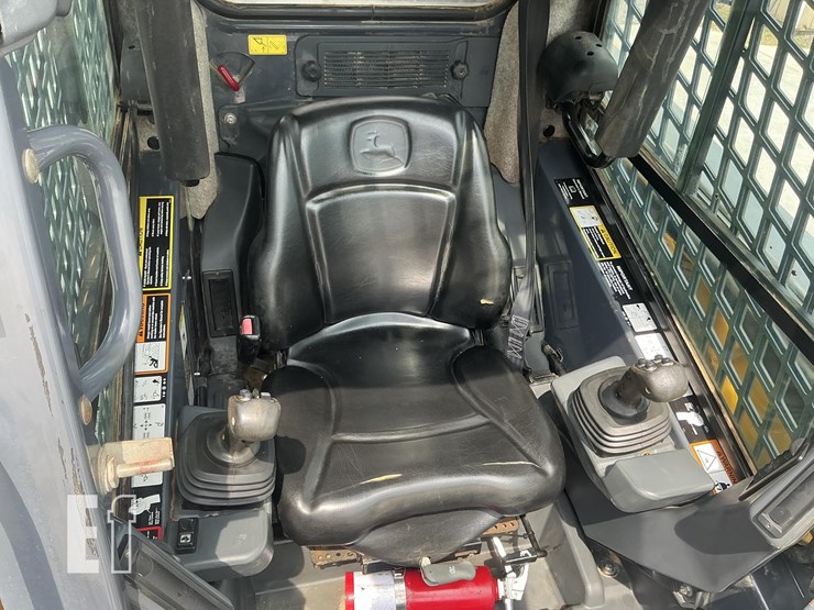 2016-deere-333e-image-14