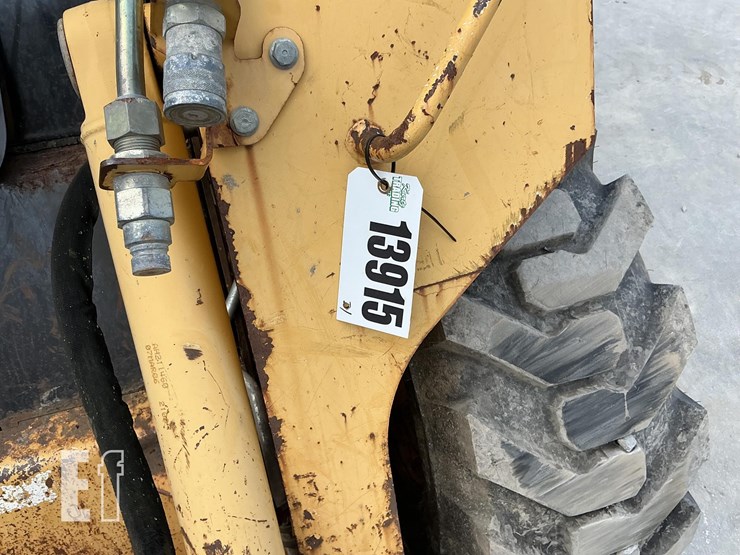 2006-deere-328-image-18