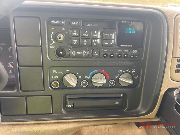1999-chevrolet-suburban-image-20