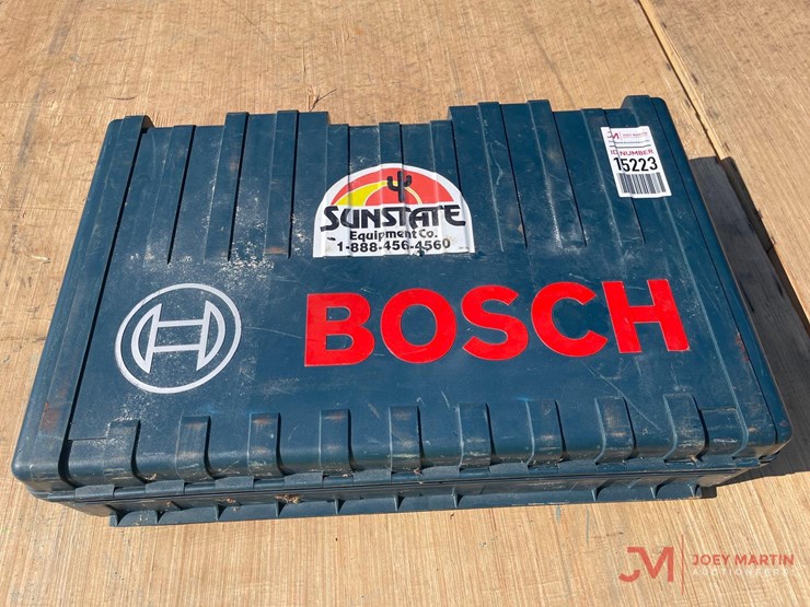 bosch-1-1/2-roto-hammer-drill-with-case,-(2)-concrete-bits-image-3
