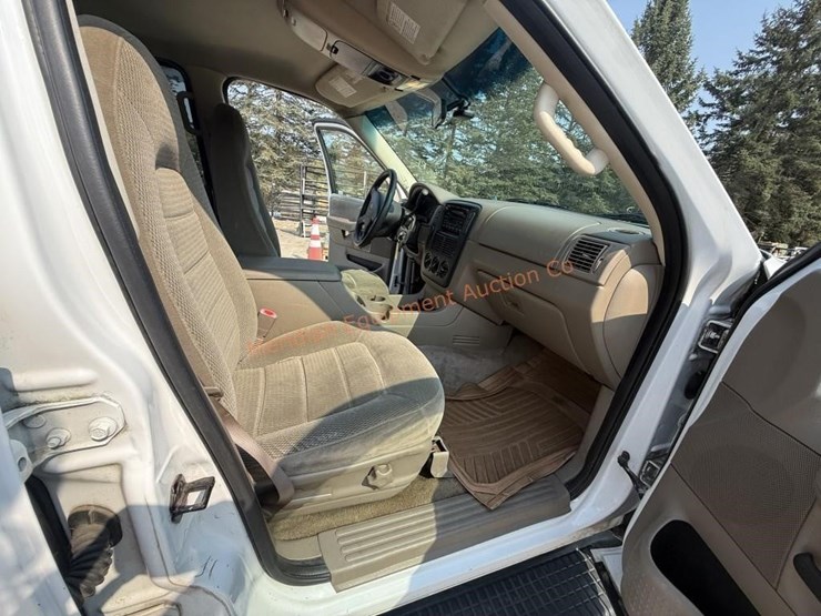 2002-ford-explorer-xlt-image-36
