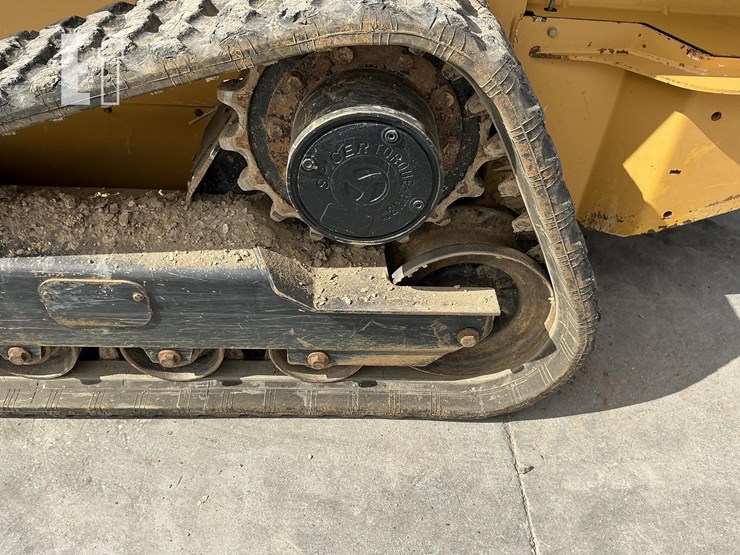 2015-deere-319e-image-9