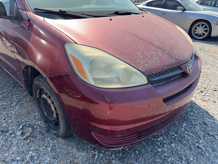2004-toyota-sienna-image-31