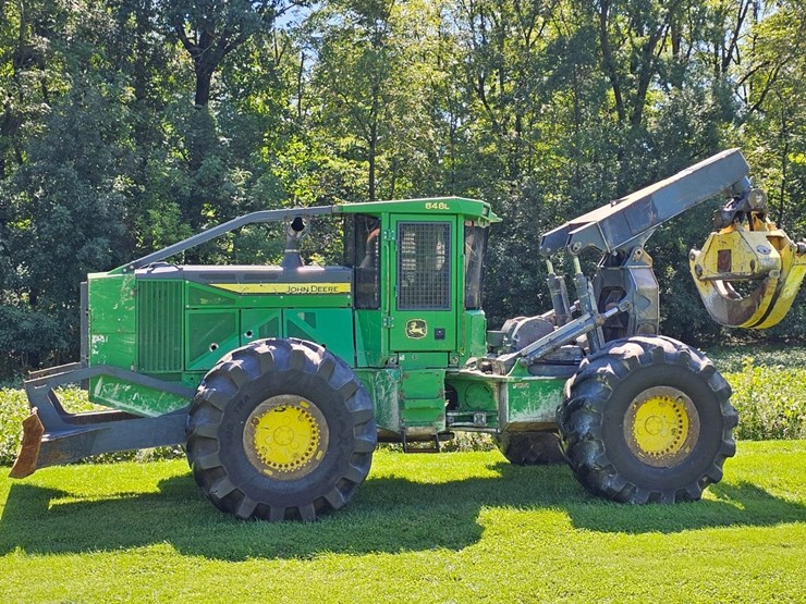 2016-deere-848l-image-2