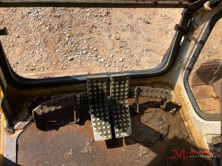 1987-deere-690d-image-23