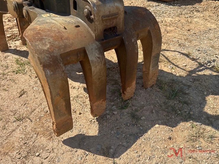 2013-caterpillar-320el-image-22