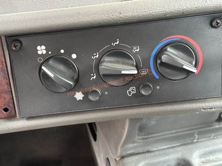 2007-kenworth-t300-image-31