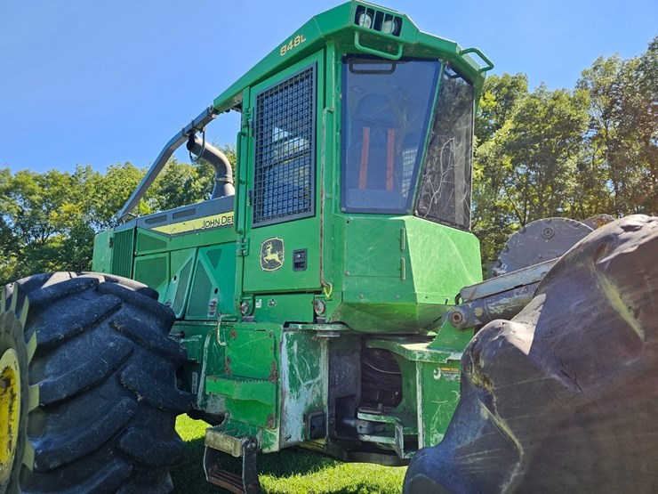 2016-deere-848l-image-12