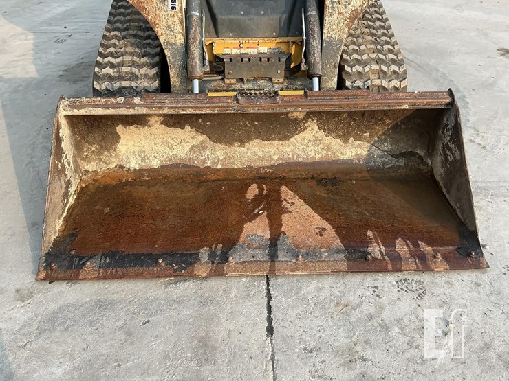 2014-deere-323e-image-11