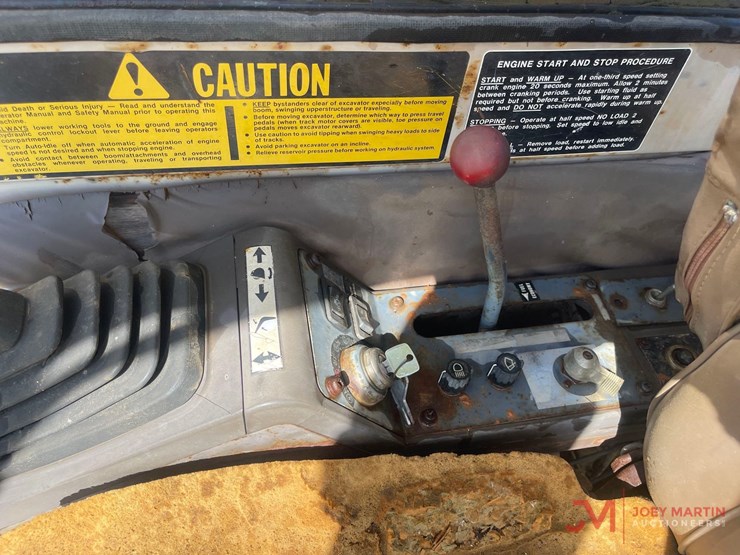 1987-deere-690d-image-22