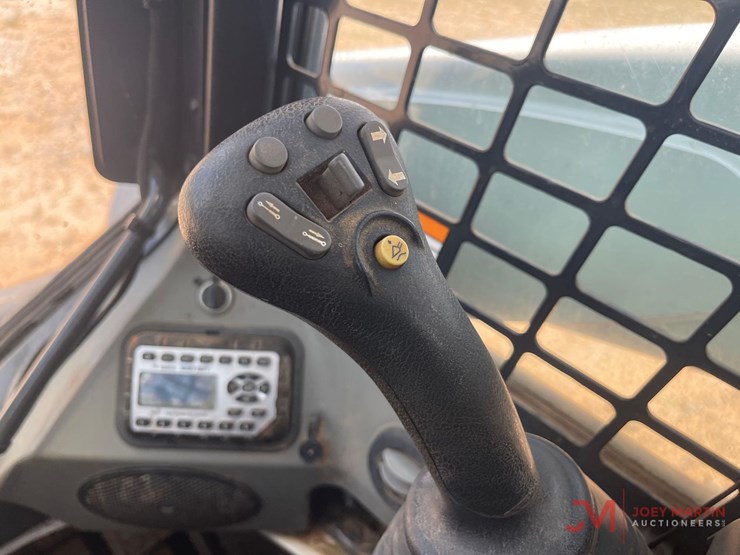 2016-bobcat-t770-image-21