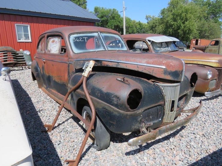 1941-ford-2dr-sedan-body-image-1