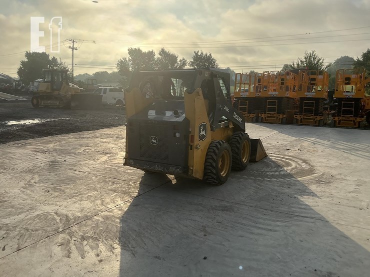 2022-deere-318g-image-4