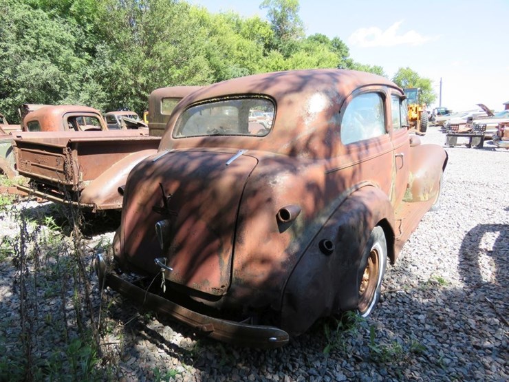 1937-ford-sedan-image-3