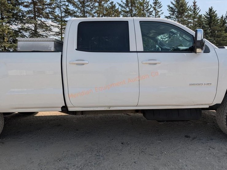2017-chevrolet-silverado-3500-image-45