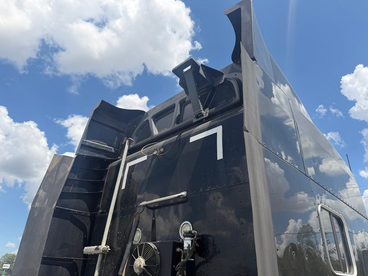 2016-peterbilt-579-image-56