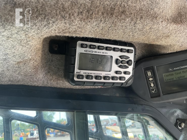 2016-deere-333e-image-15